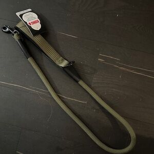 Kong Khaki Dog Leash

* Matching harness (size Med) under separate listing
